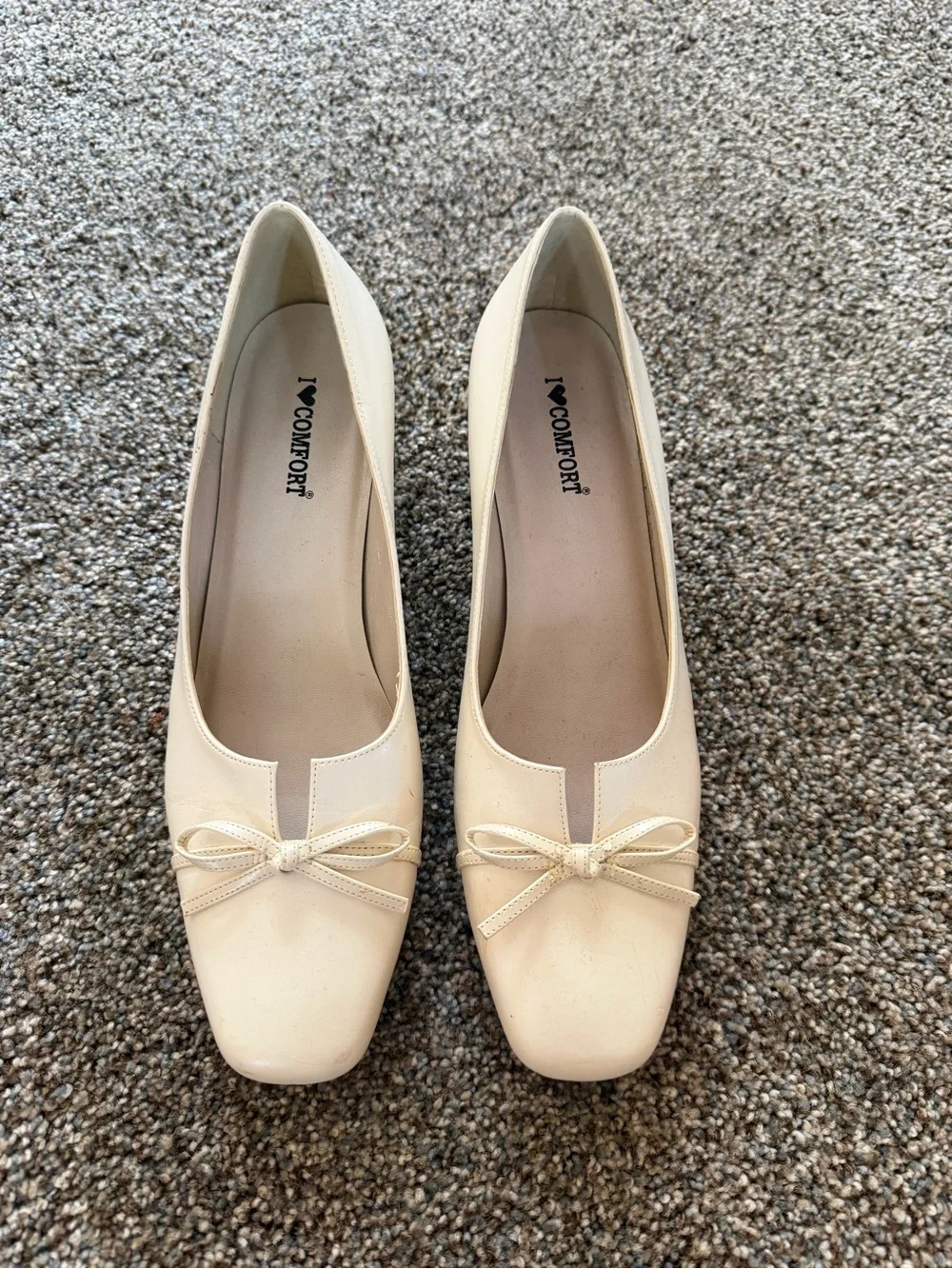 I ♥ Comfort Women's Cream Bow-Accent Pumps